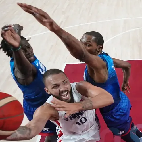 [ SPORT ] Basketball/JO2021: L'équipe de France Basket qualifiés en...